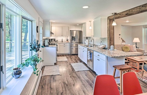 Canaan House | Updated Canaan Farmhouse: Pond & Sunset Views!