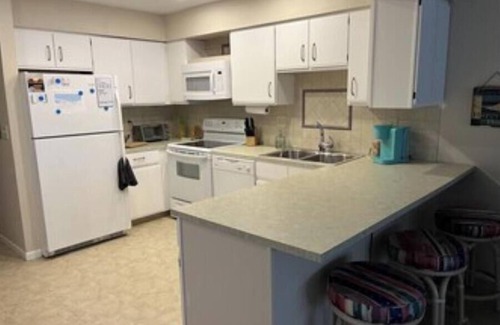 Port Clinton Condo | Updated condo, two master suites with king beds, private balcony