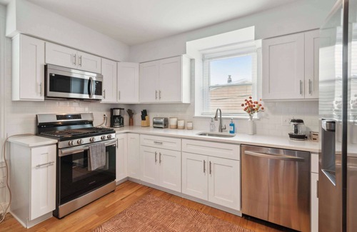 Manayunk House | Updated Corner Rowhome with Parking, Sleeps 8