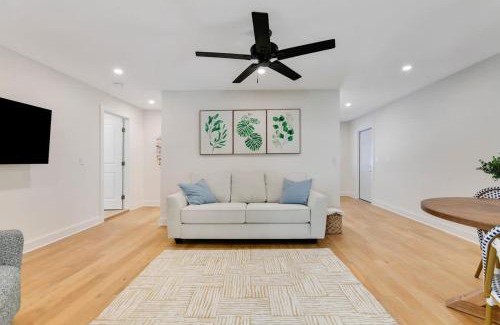 Stuart House | Updated Cottage on Pine Ave