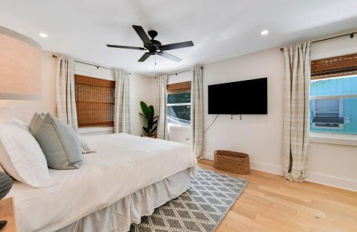 Stuart House | Updated Cottage on Pine Ave