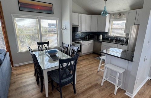 Duck Cottage | Updated, cozy cottage in Duck – 4 bedrooms, in town & oceanside w/views!