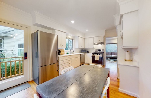 Wallingford House | Updated Crafstman with covered porch, grill, & W/D - walk to Woodland Park