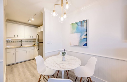 Old Naples Apartment | Updated Dtwn Naples Condo: Across From Beach!
