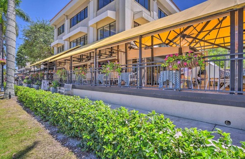 Old Naples Apartment | Updated Dtwn Naples Condo: Across From Beach!
