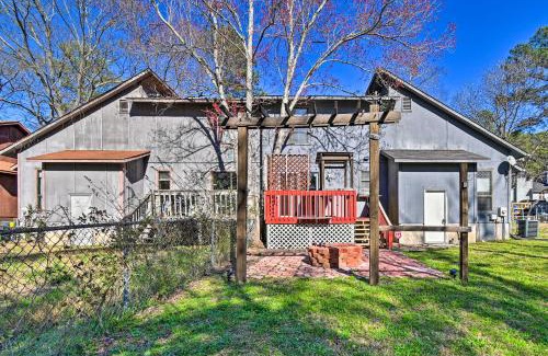 Westover House | Updated Fayetville Townhome-Away-From-Home with Yard