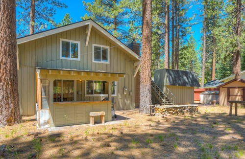 Lower Kingsbury House | Updated home tucked in trees with WiFi, wood-burning stove, & W/D - dogs OK