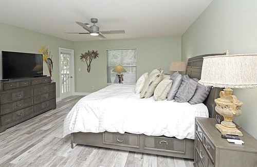 North Naples Villa | Updated Lakefront Villa!