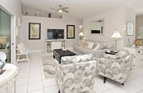 North Naples Villa | Updated Lakefront Villa!