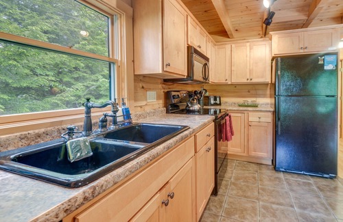 Conway Cabin | Updated Log Cabin Near Story Land & Diana's Baths!