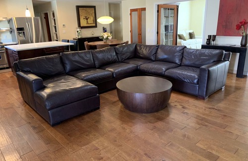 Avant House | Updated Luxury with Games and Pickleball. 7 passenger mini van available!