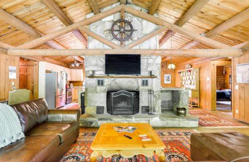 Jasper Apartment | Updated Mtn Cabin on 20 Acres with Large Waterfall