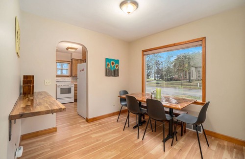 Manistee House | Updated Pet-Friendly Ranch near Downtown
