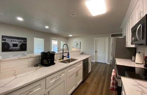 Moran Prairie House | Updated Rancher near shopping & restaurants