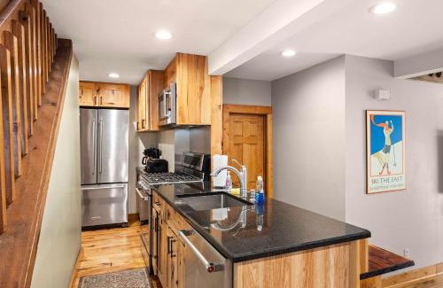 Ellicottville House | Updated townhome - Walk to Holiday Valley
