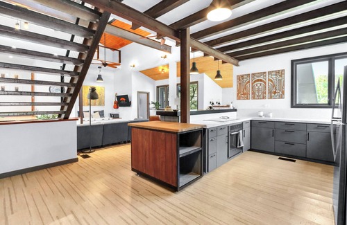 Dripping Springs House | Uplift House I 3/3, Stars, Sauna