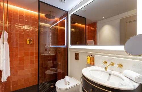 Lisbon Old Town Apartment | Upon Angels - Adults Only