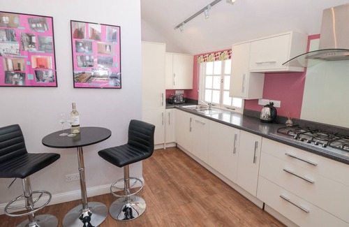 Dartmouth Cottage | Upper 3