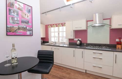 Dartmouth Cottage | Upper 3