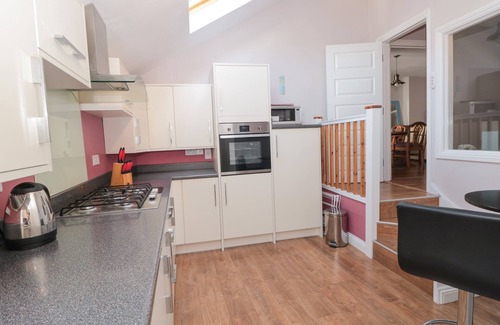 Dartmouth Cottage | Upper 3