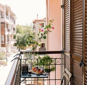 Ano Poli Apartment | Upper city suite