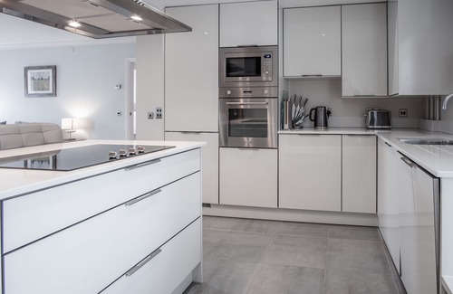 Saundersfoot Apartment | Upper Deck - 2 Bedroom Apartment - Saundersfoot