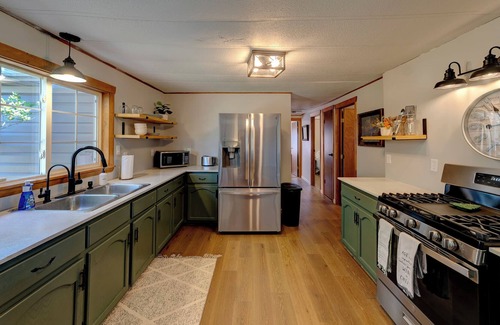 Sheridan House | Upper Rural Escape and Mountain Views