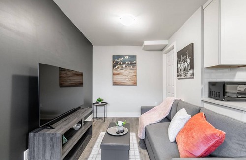 Central Hamilton Apartment | Upscale 1BR - Boutique Apartment - PRIME Location!