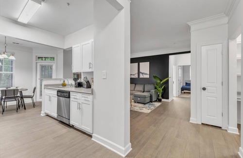 Southwest Raleigh Apartment | Upscale 2BR Suite Mins Downtown Raleigh