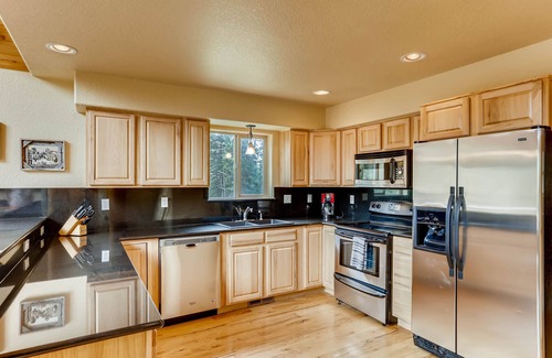 Alma Cabin | Upscale Cabin w/Hot Tub, Game Room, Fireplace, 20 mi to Breckenridge - Mountain Vista