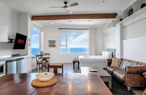 North Bondi Apartment | Upscale Cliffside Studio w/Ocean Views | North Bondi