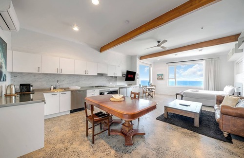 North Bondi Apartment | Upscale Cliffside Studio w/Ocean Views | North Bondi