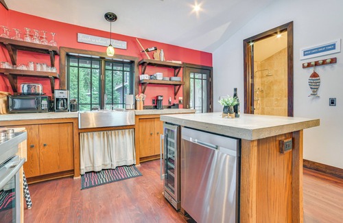 Charlevoix Cottage | Upscale Earl Young Charlevoix Cottage w/Deck!
