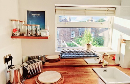 Liverpool Apartment | Upscale Family Home, Beautiful Setting