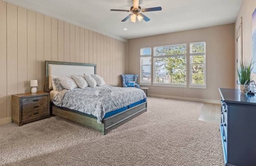 Latah Valley House | Upscale Huge Home/ 2 Decks w Views/ 2 Living Rooms