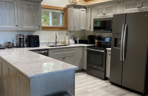 Bucksport Cottage | Upscale Lakefront Cottage - Kayaks, Jacuzzi for 2, A/C, 45 min to Bar Harbor