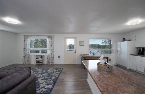 Newport Cabin | Upscale Lakefront Family Getaway