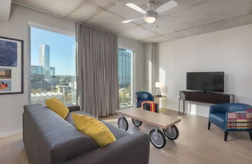 Civic District Resort | Upscale One Bedroom Suite in the Heart of Austin!