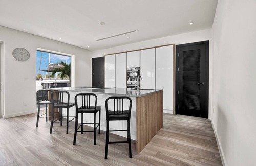 Palm Cay Condo | Upscale One Marina Condo at Palm Cay, luxury amenities, 4 Bedrooms.
