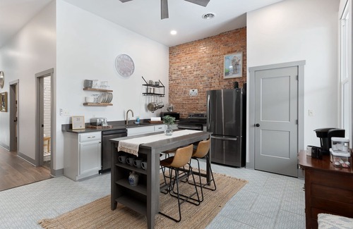 Millersburg Apartment | Upscale Private Getaway Kitchen & Soaking Bath