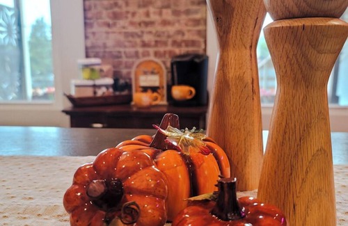 Millersburg Apartment | Upscale Private Getaway Kitchen & Soaking Bath