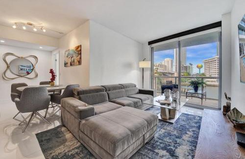 Hallandale Beach Apartment | Upscale Resort 4 Bedrooms 3 bath