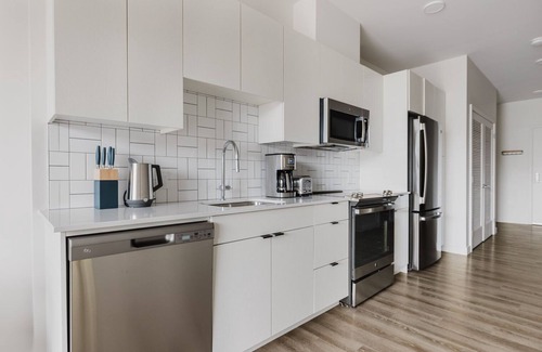 Revere Apartment | Upscale Revere 1BR w/Spa, Gym, Pool, W/D & Lounge, by Blueground
