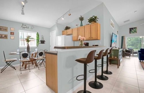 Sandy Ridge House | Upstay - Bungalow w Private Pool Hot Tub Lake View
