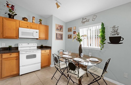 Sandy Ridge House | Upstay - Bungalow w Private Pool Hot Tub Lake View