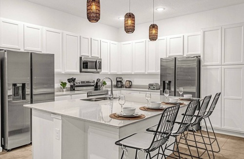 Kissimmee House | Upstay - Guest Home w Cinema Theme Rooms