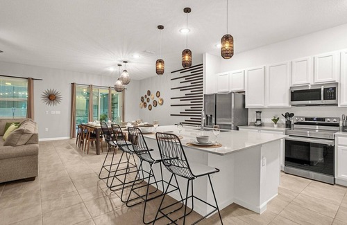 Kissimmee House | Upstay - Guest Home w Cinema Theme Rooms