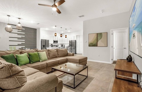 Kissimmee House | Upstay - Guest Home w Cinema Theme Rooms