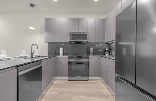 Four Corners Apartment | Upstay - Modern Family Townhouse w Private Pool