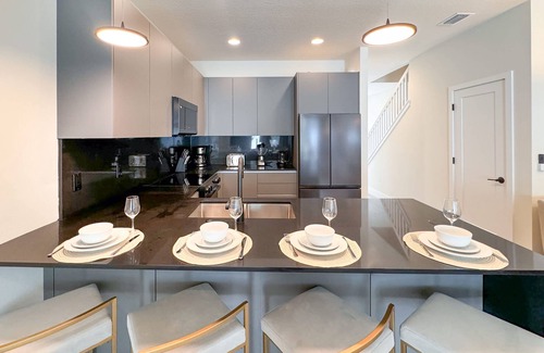 Four Corners Apartment | Upstay - Modern Family Townhouse w Private Pool